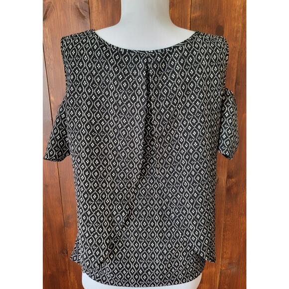 Meraki Women’s L Cold Shoulder Black Top Cream Floral Flutter Sleeves Cape Back - Picture 11 of 16